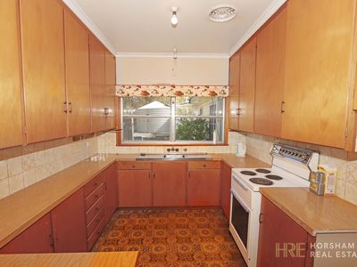 7 Tena Avenue, Horsham