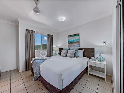 11 / 18 Golden Orchid Drive, Airlie Beach