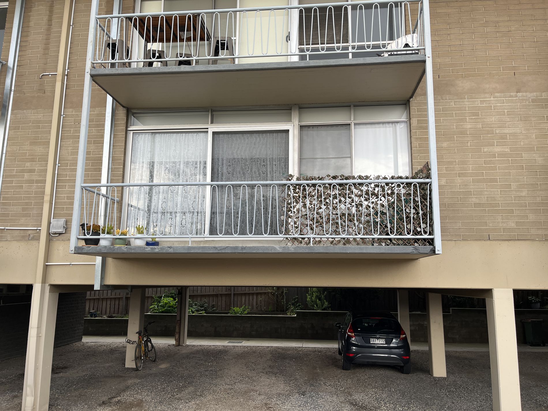 3 / 3 East Court, Newcomb