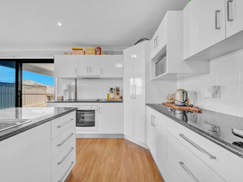 2 / 56 Lakeside Drive, Emerald