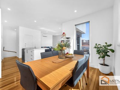 2 / 5 Winifred Street, Essendon