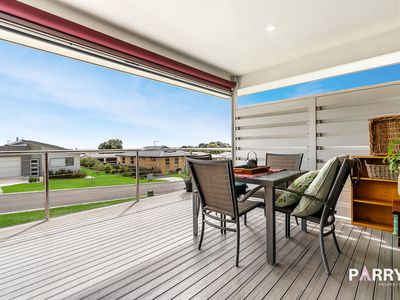 16 Therese Street, Bridport