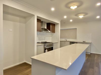 33 Ruthven Way, Mambourin