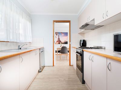 2 TEMPLETON PLACE, West Wodonga
