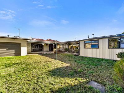 25 English Drive, Millicent