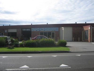 2/102A Industrial Road, Oak Flats