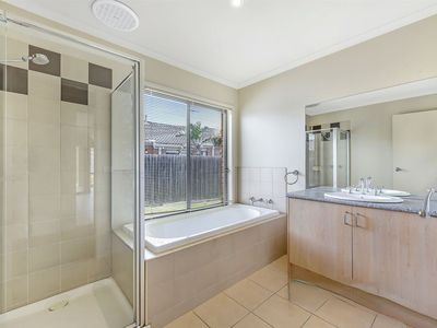 19 Kingdom Drive, Cranbourne