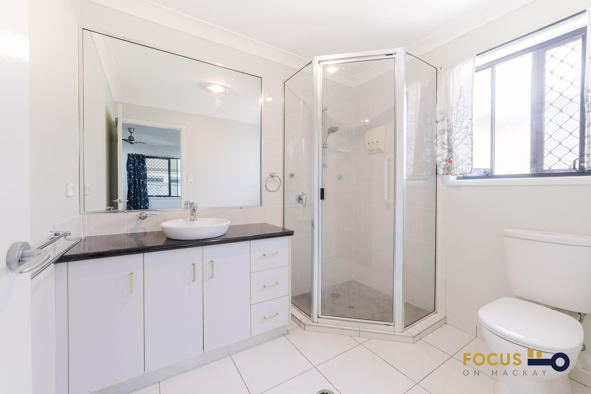 75 Gingham Street, Glenella