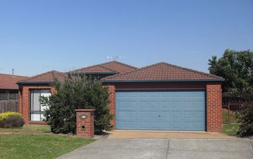 8 Castle Court, Beaconsfield