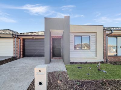 13 Poinciana Road, Thornhill Park