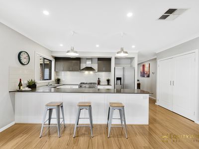 40 Holyoake Parade, Manor Lakes