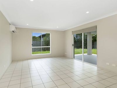 14 Hilltop Crescent, Flagstone