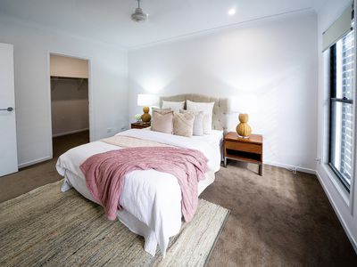 5 / 12 Luther James Close, Doolandella