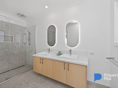 8 Banksia Court, Campbells Creek