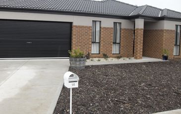 14 Cleopatra Drive, Cranbourne