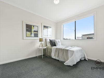 6 Mahara Walk, Cranbourne West