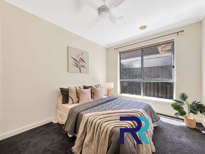 5 EMMETTS MEWS, Deer Park