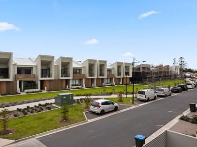 2 John Mckinna Circuit, Taperoo