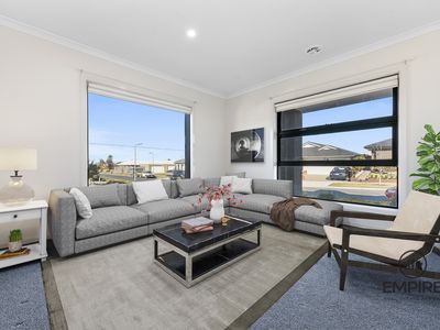 7 Pump House Crescent, Clyde