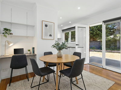 8 Lutana Cr, Frankston