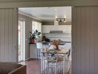 5 Chatham Close, Cranbourne East