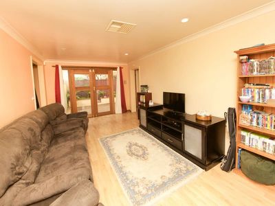11 Bass Place, Dubbo