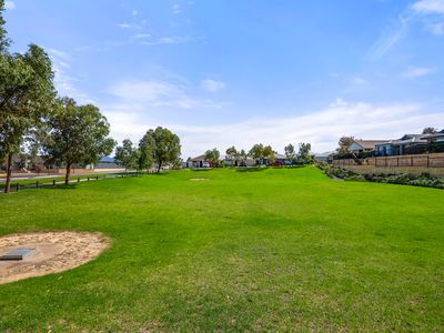 2 PENDRAGON LANE, Baldivis