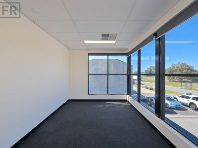 4 / 437 Yangebup Road, Cockburn Central