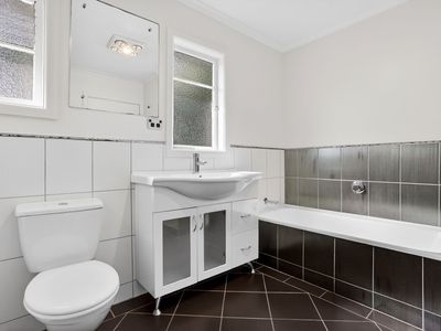 20 & 20A Brian Crescent, Stanmore Bay