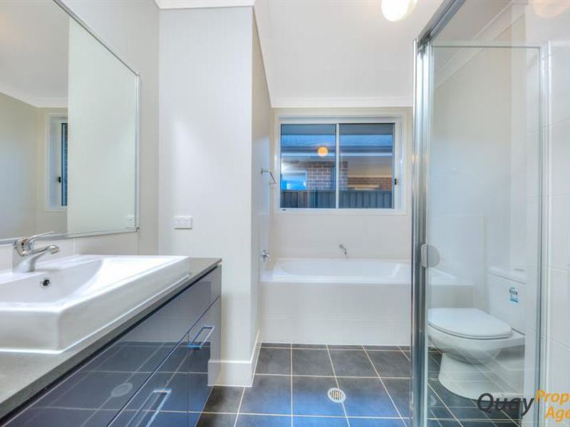 30 Hollows Dr, Oran Park