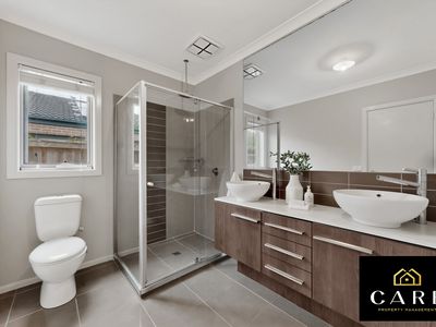 8 Merriwee Chase, Sandhurst