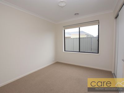 32 Yellow Robin Circuit, Cranbourne East