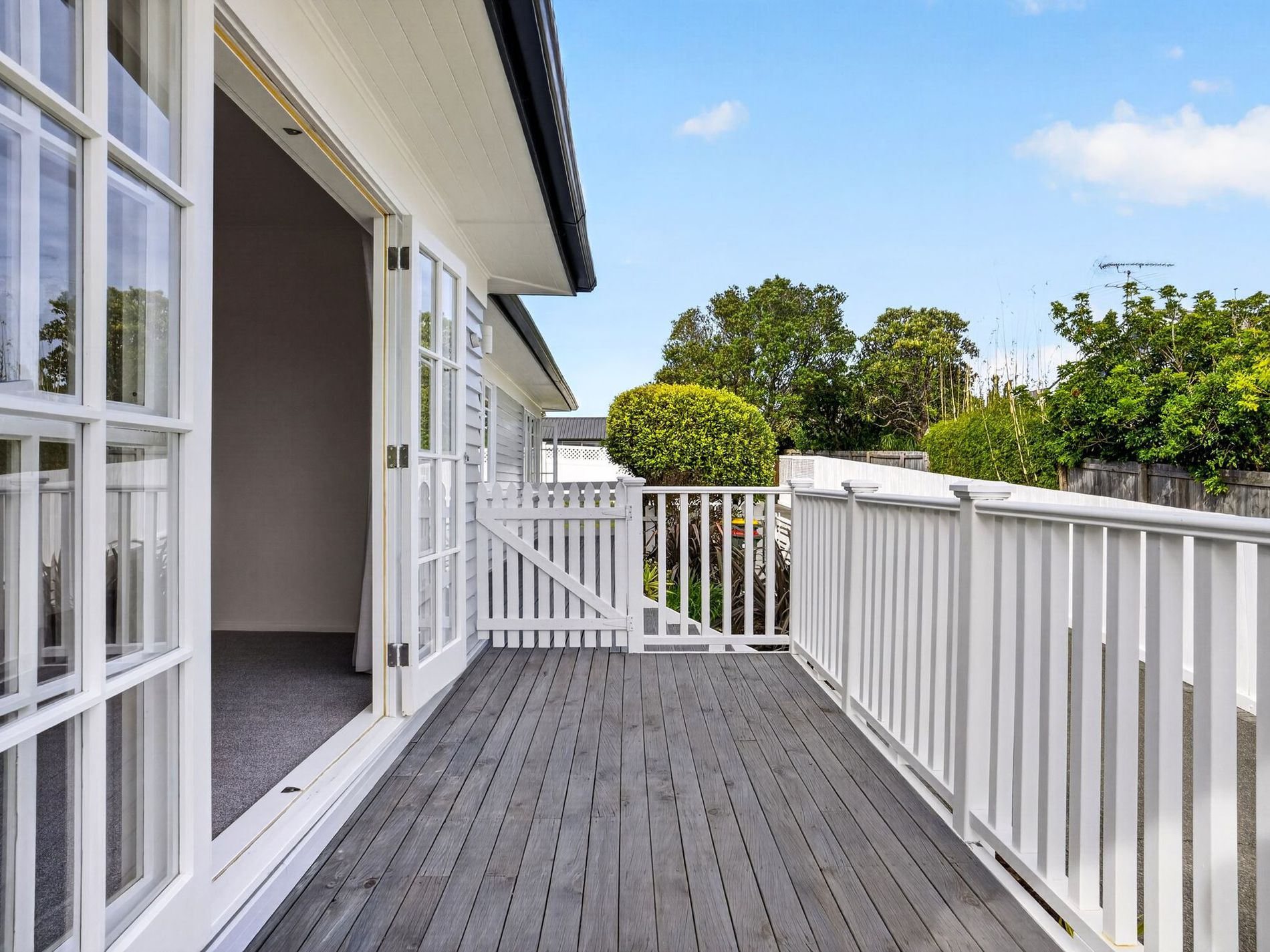 20 & 20A Brian Crescent, Stanmore Bay