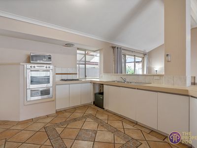 12 Waterlily Close, Huntingdale