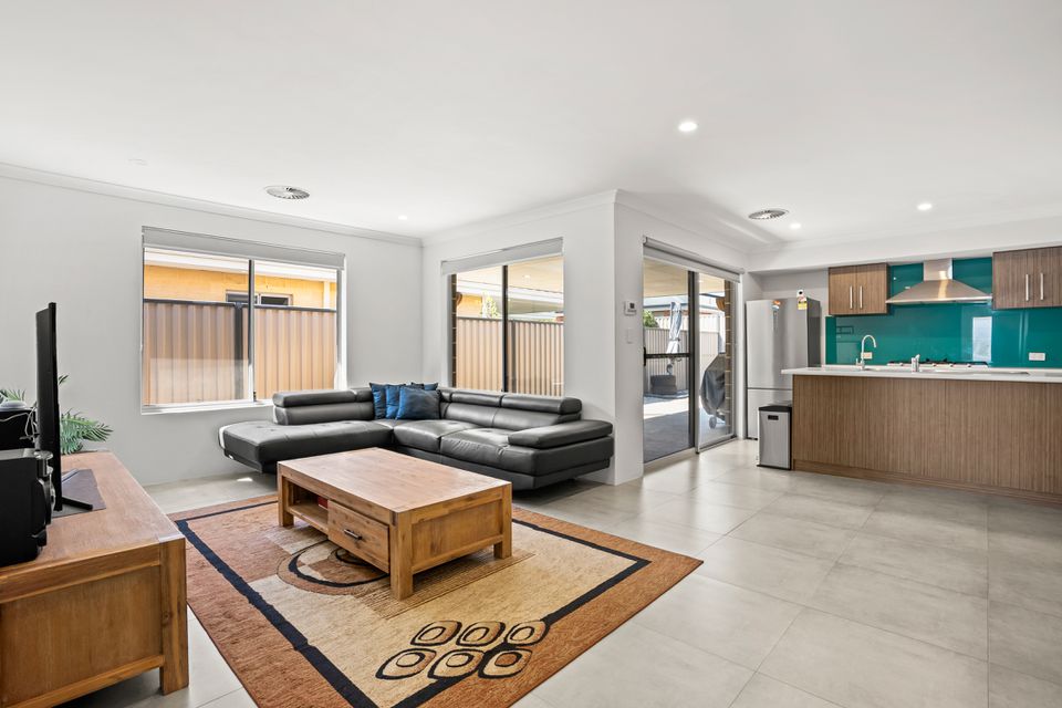 19 Calamocha Way, Piara Waters