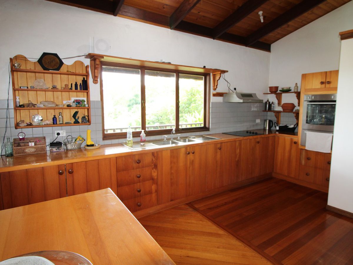 27 TWELFTH AVENUE, Atherton