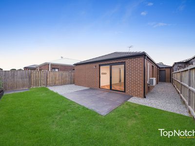 7 Platypus Chase, Beveridge