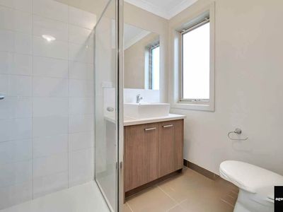2 / 25-27 Starflower Way, Truganina