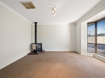 6 Lessing Place, South Lake