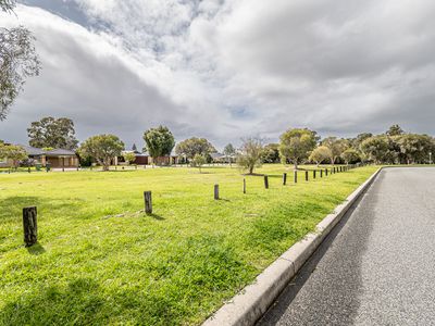 22 Mary Mackillop Glen, Queens Park