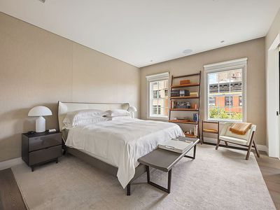 146 Waverly Place, New York, NY 10014, International