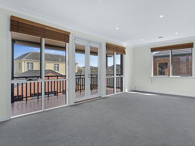 30 McGuire Crescent, Williamstown