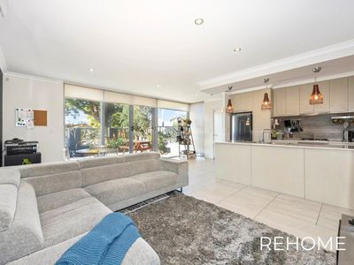 1 / 30 Lovegrove Way, Morley