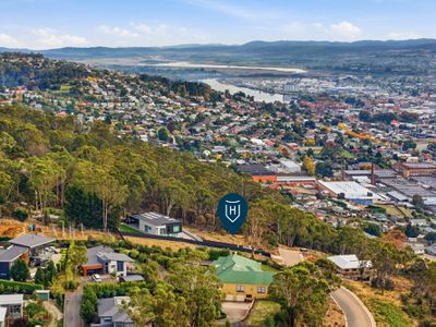 64 Peel Street West, West Launceston