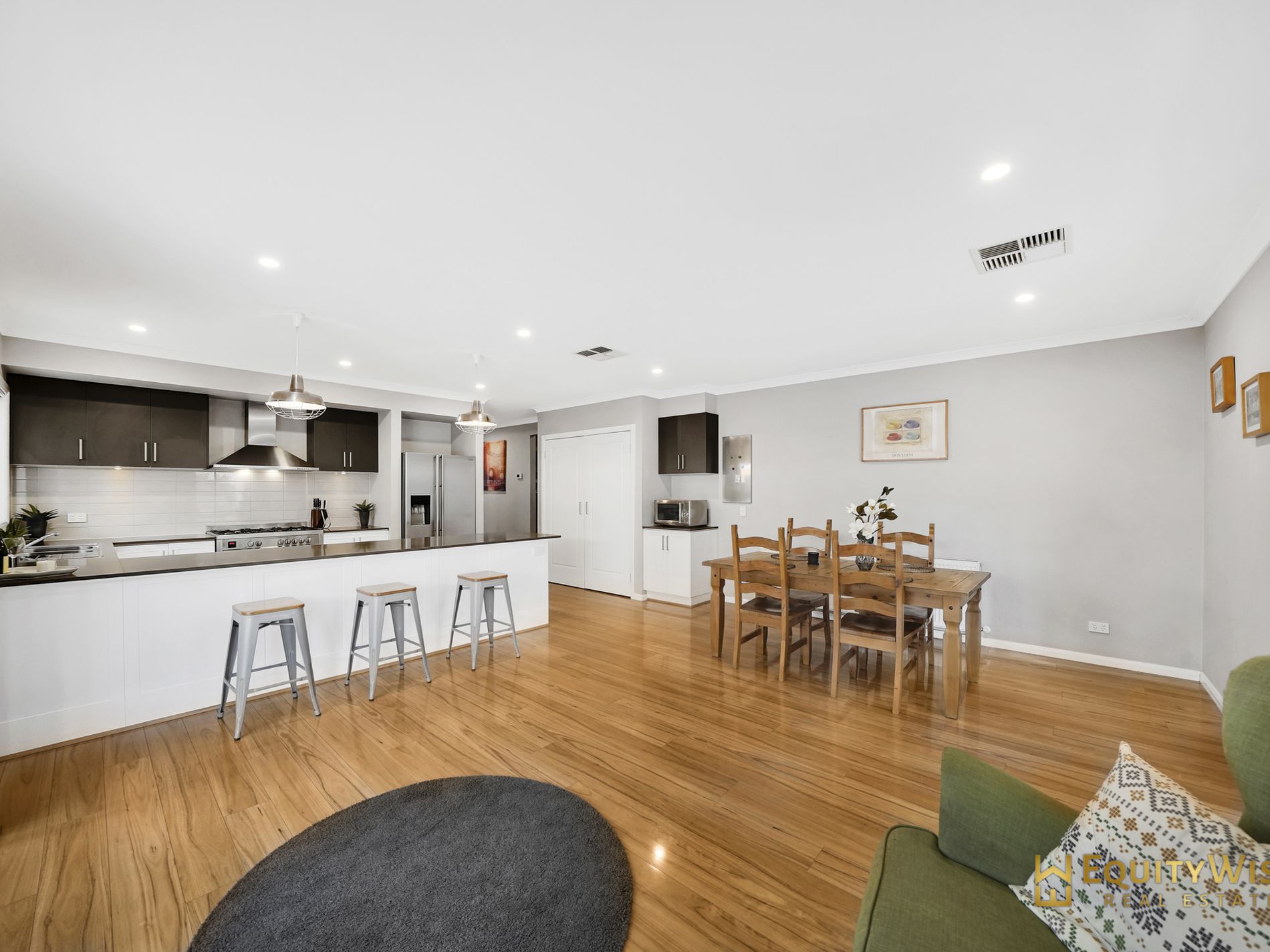40 Holyoake Parade, Manor Lakes