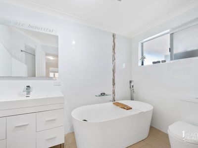 17 Armstrong St, Halls Head
