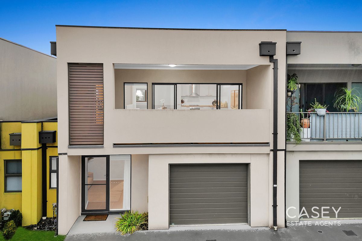 Contemporary Townhouse in Prime Location!