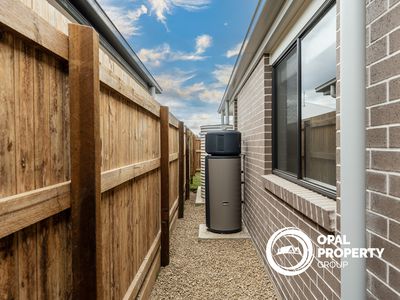 16 Carnarvon Crescent, Banya