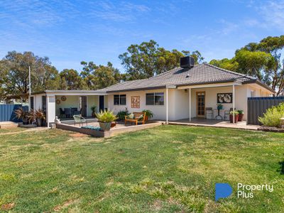 14 Greens Lane, Wedderburn