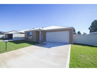 30 Apsley Crescent, Dubbo